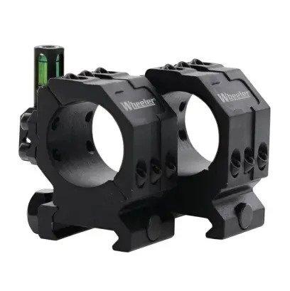 Dvoudílné montážní kroužky WHEELER 2 PIECE PICATINNY SCOPE RINGS s integrovanou vodováhou pro pevné uchycení optiky na Picatinny lištu.